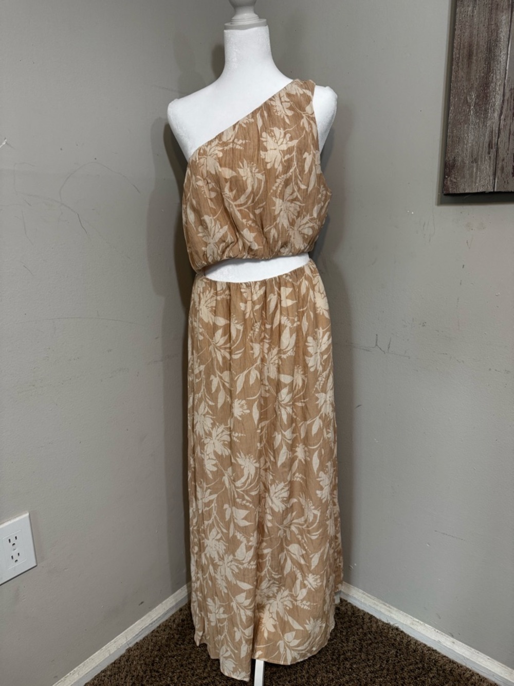 One-Shoulder Beige Floral Maxi Dress